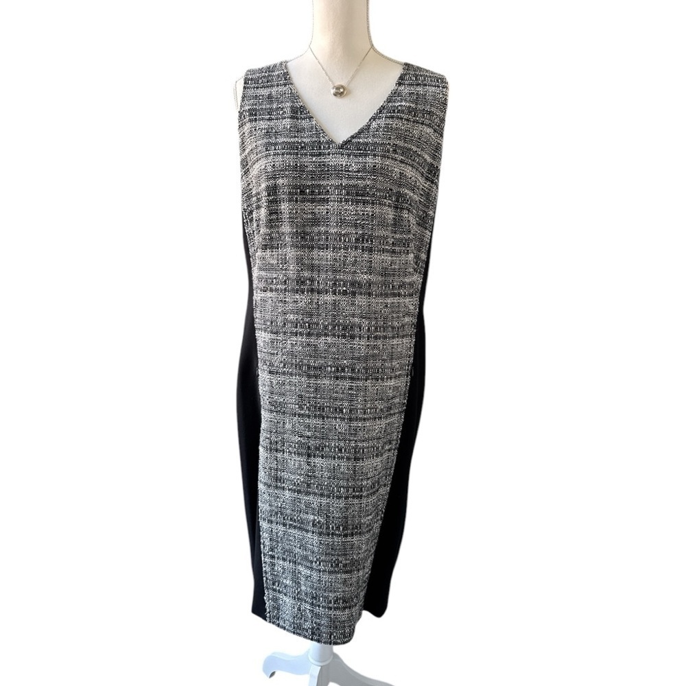 Akris Punto black tweed front V-neck sleeveless  dress size 12